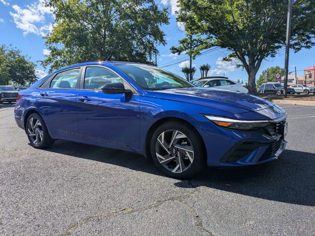 Certified 2025 Hyundai Elantra Sport FWD image 2
