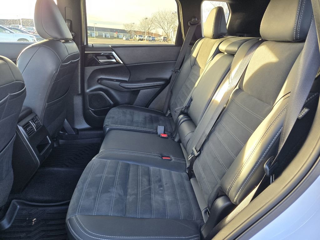 Used 2024 Mitsubishi Outlander SE image 5