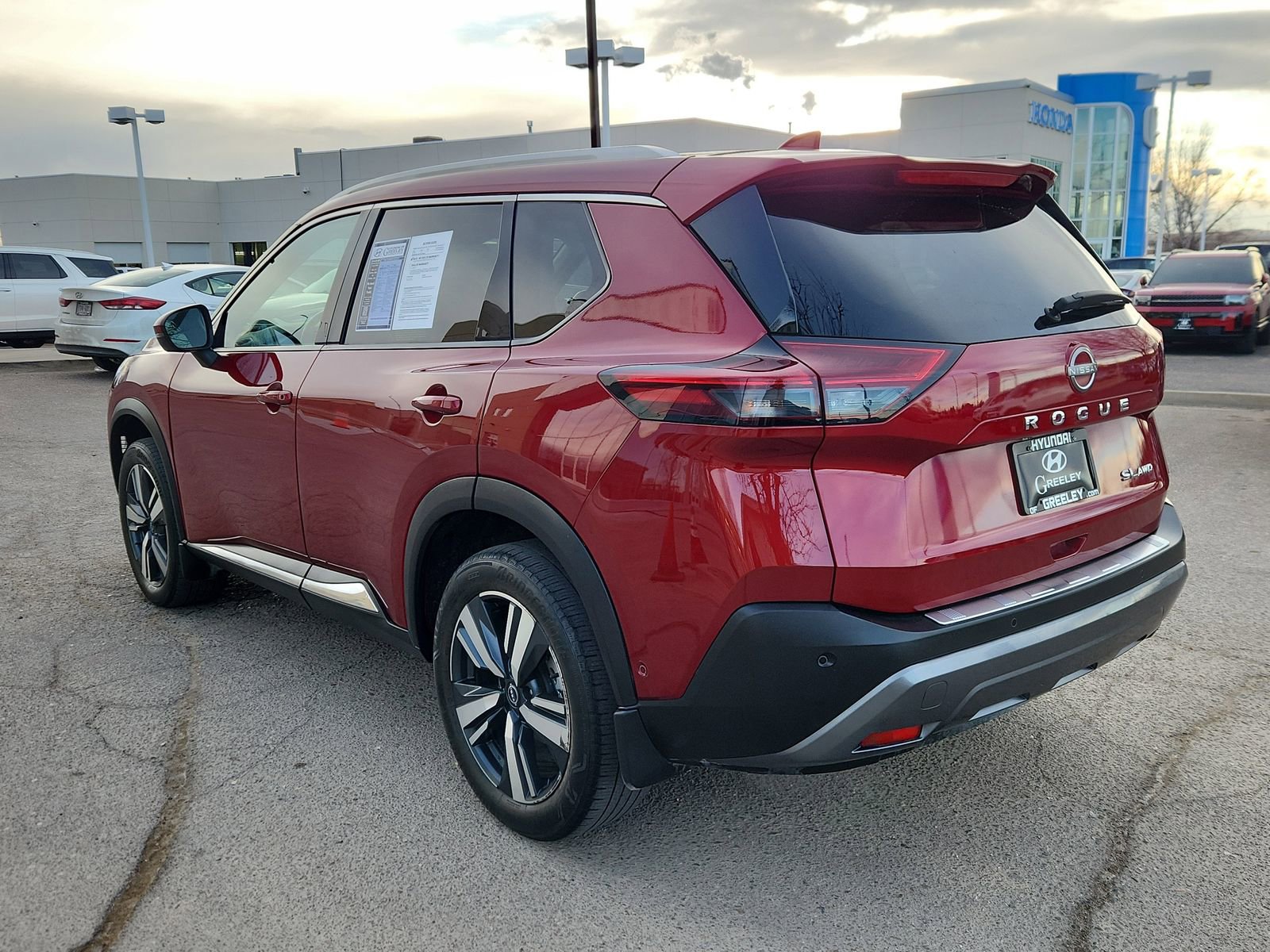 Used 2023 Nissan Rogue SL w/ SL Premium Package image 3