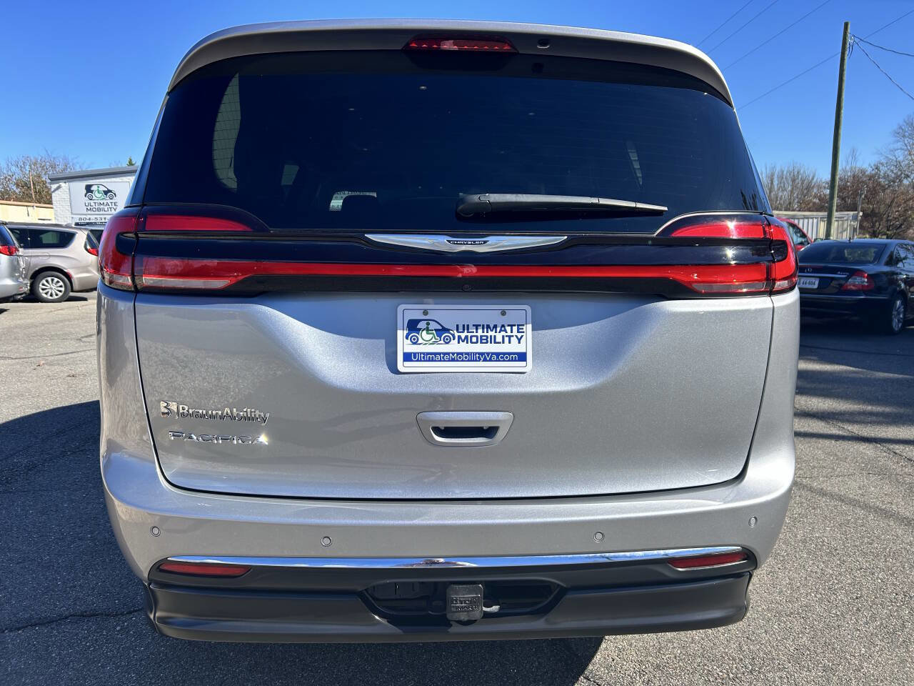 Used 2021 Chrysler Pacifica Touring-L w/ Premium & Safety Sphere Group image 11