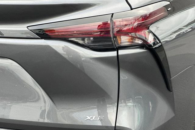 Used 2025 Toyota Sienna XLE image 33