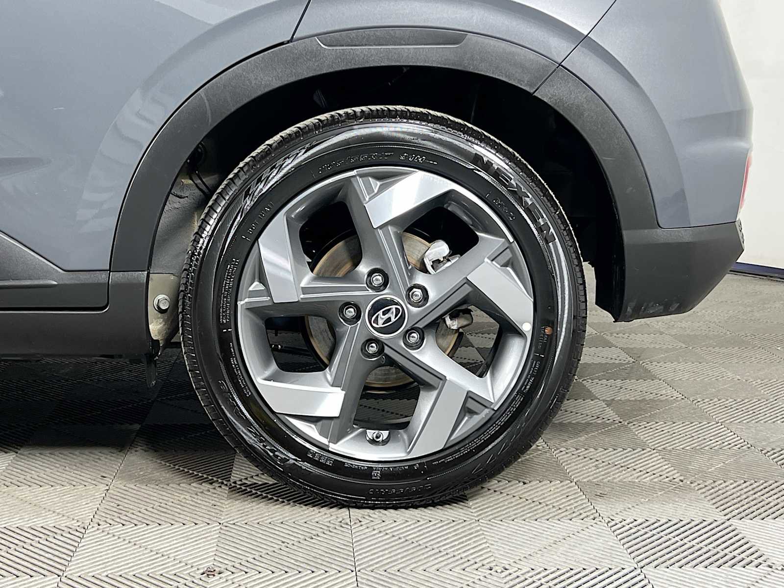 Certified 2025 Hyundai Venue SEL image 29