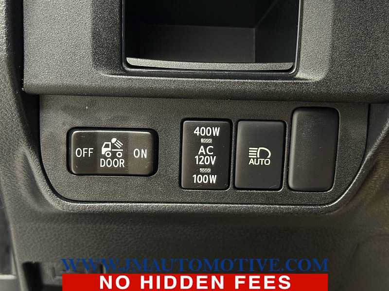 Used 2018 Toyota Tacoma TRD Sport AWD/4WD image 37