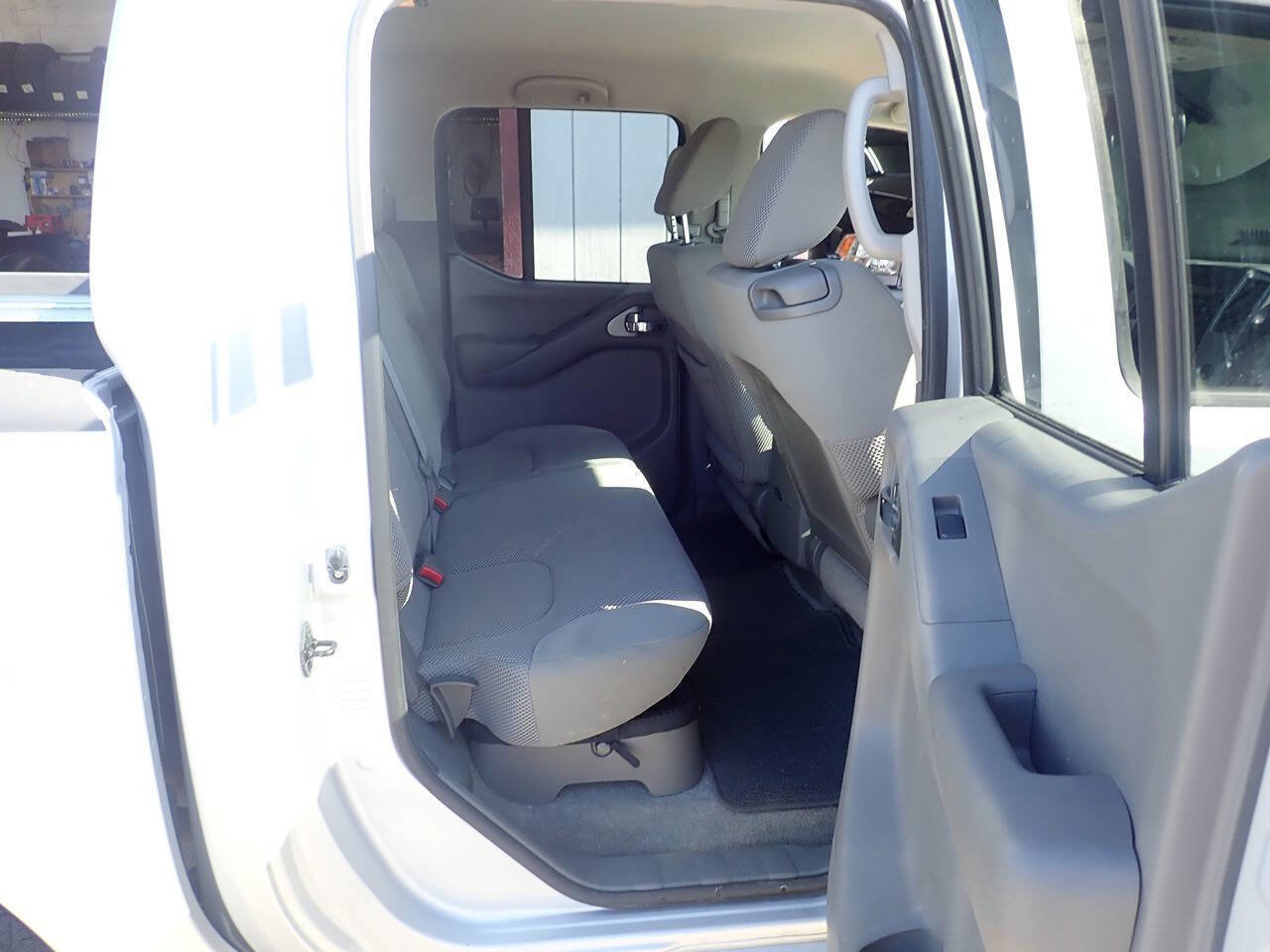 Used 2012 Nissan Frontier SV w/ SV Premium Utility Pkg image 23