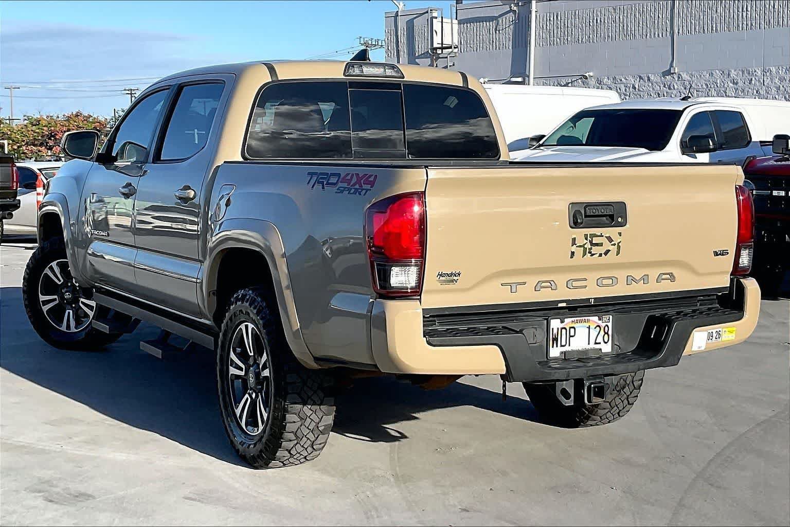 Used 2019 Toyota Tacoma TRD Sport AWD/4WD image 4
