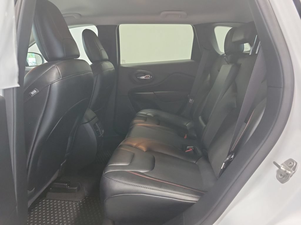 Used 2023 Jeep Cherokee Trailhawk AWD/4WD image 27