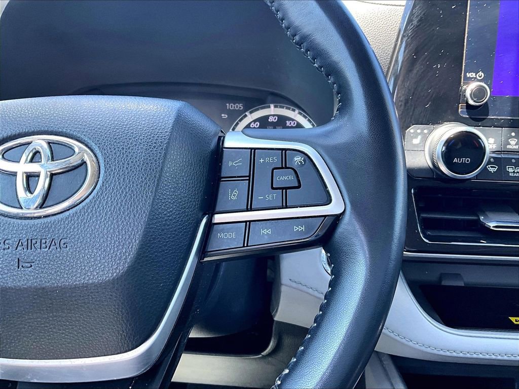 Used 2023 Toyota Highlander XLE AWD/4WD image 25