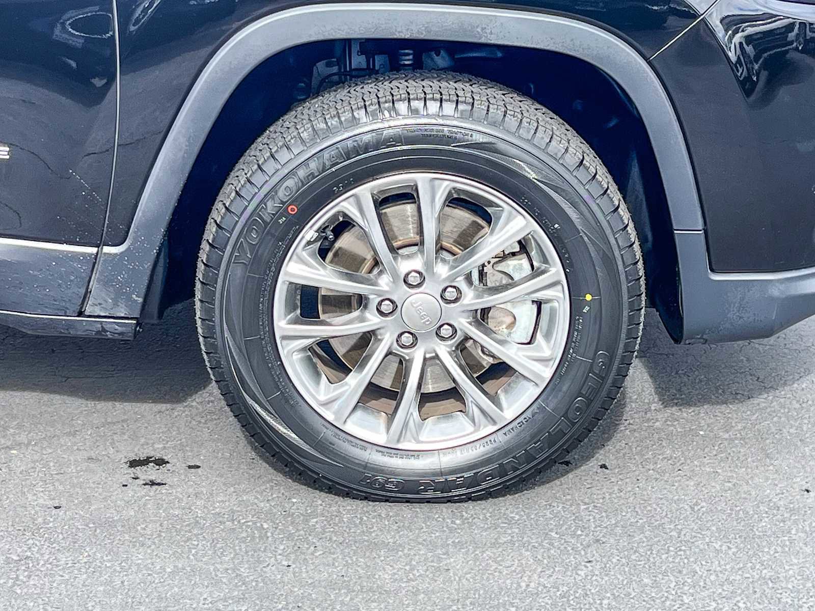 Used 2019 Jeep Cherokee Latitude Plus w/ Comfort/Convenience Group image 9