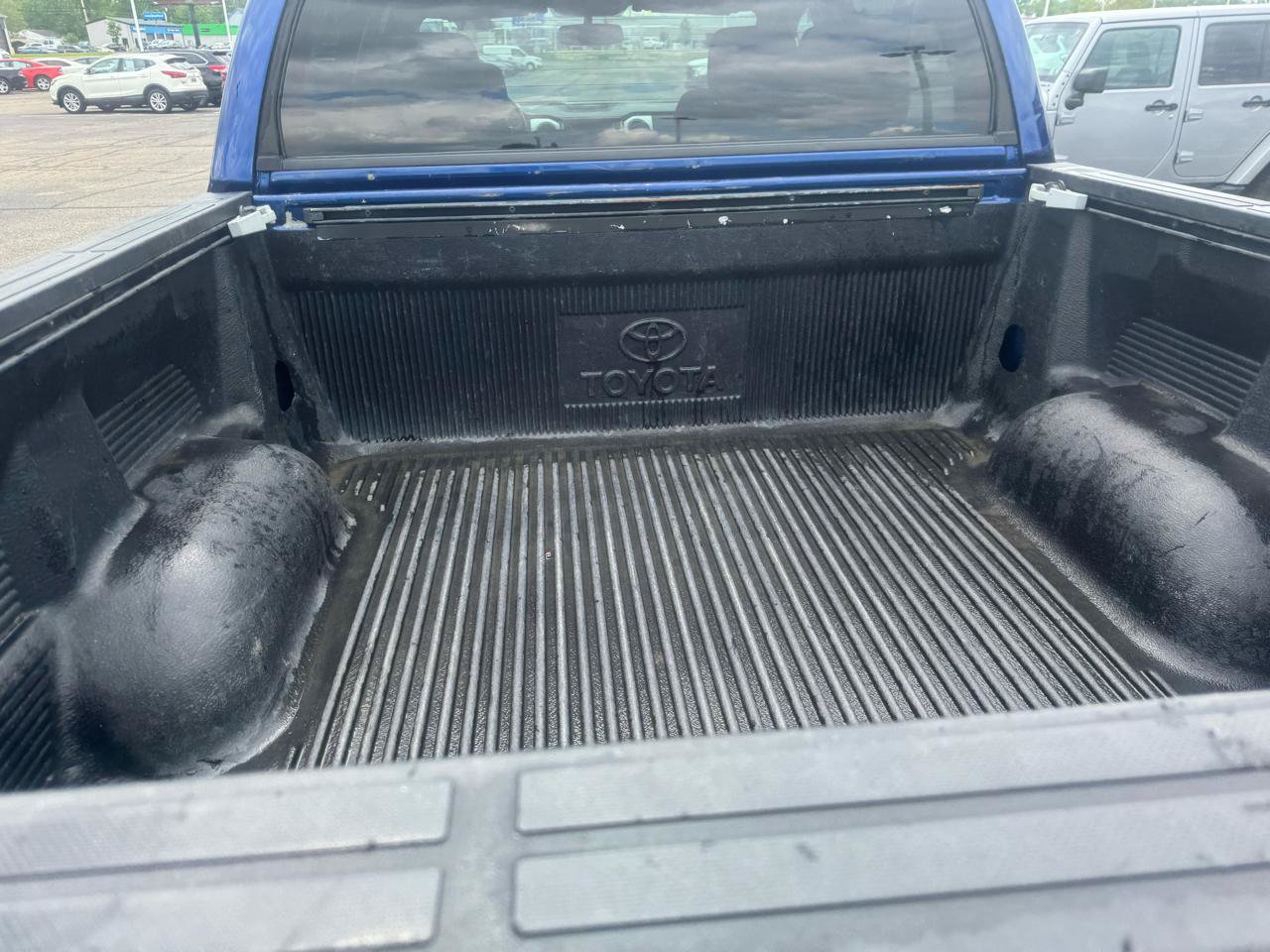 Used 2015 Toyota Tundra SR5 w/ TRD Off Road Package AWD/4WD image 43