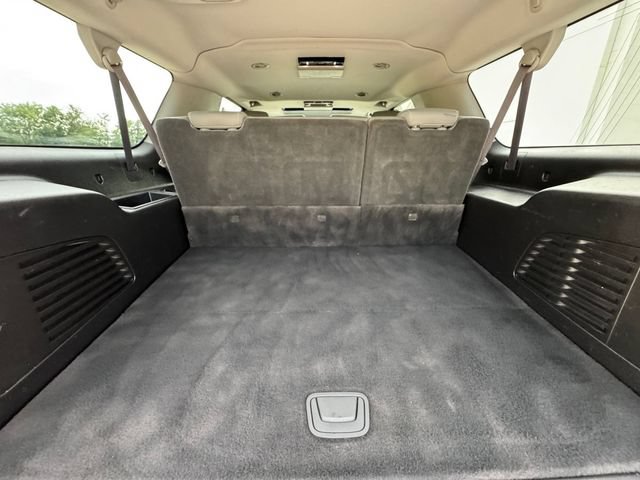 Used 2017 Chevrolet Suburban LT w/ Luxury Package RWD image 31