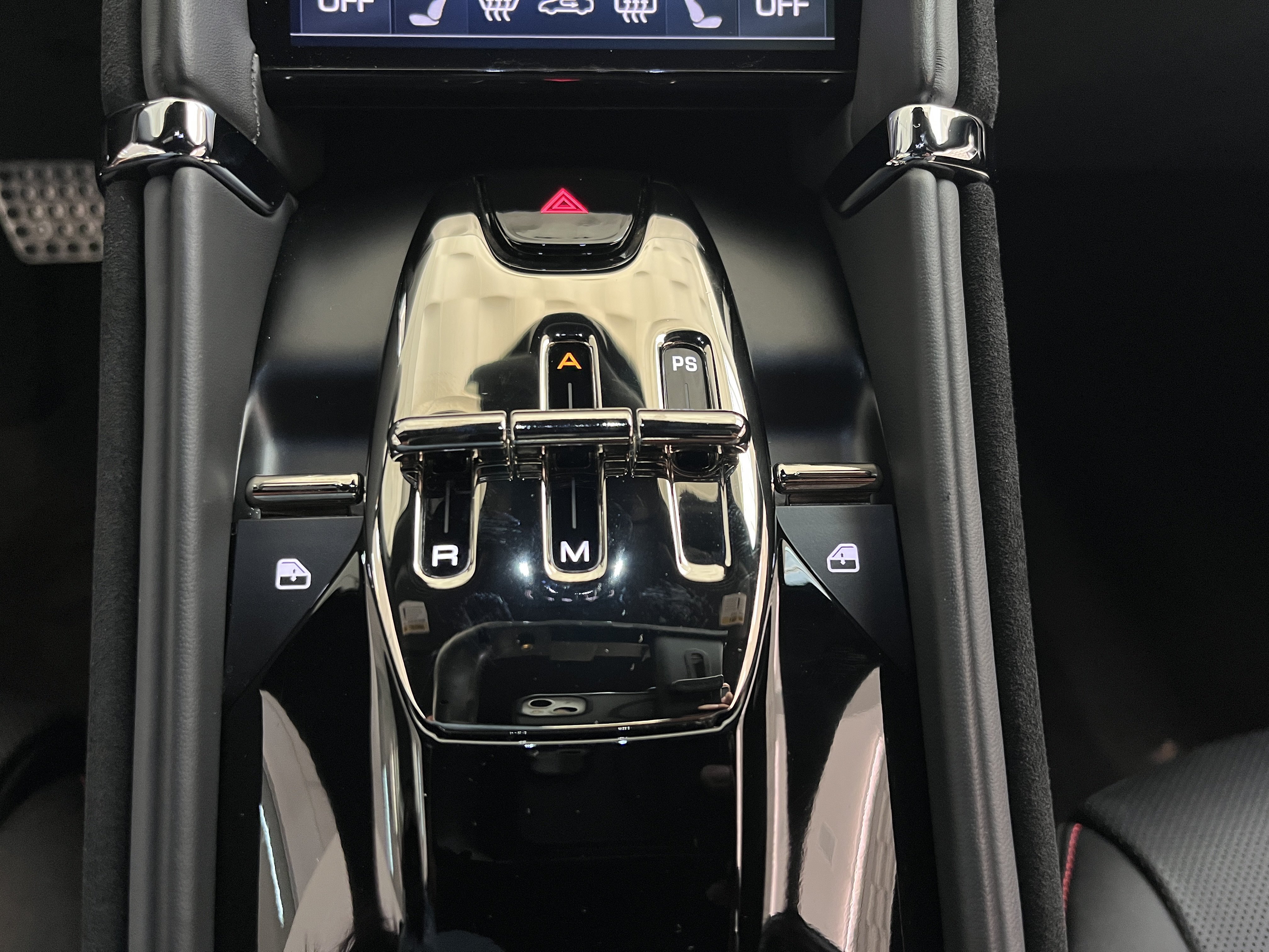Used 2022 Ferrari Roma RWD image 28