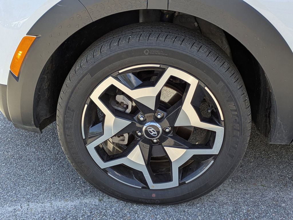 Used 2022 Hyundai Santa Cruz Limited image 11