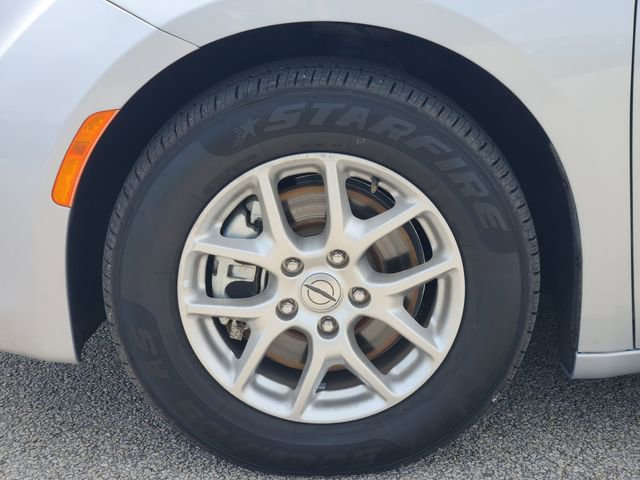 Used 2023 Chrysler Voyager LX FWD image 7