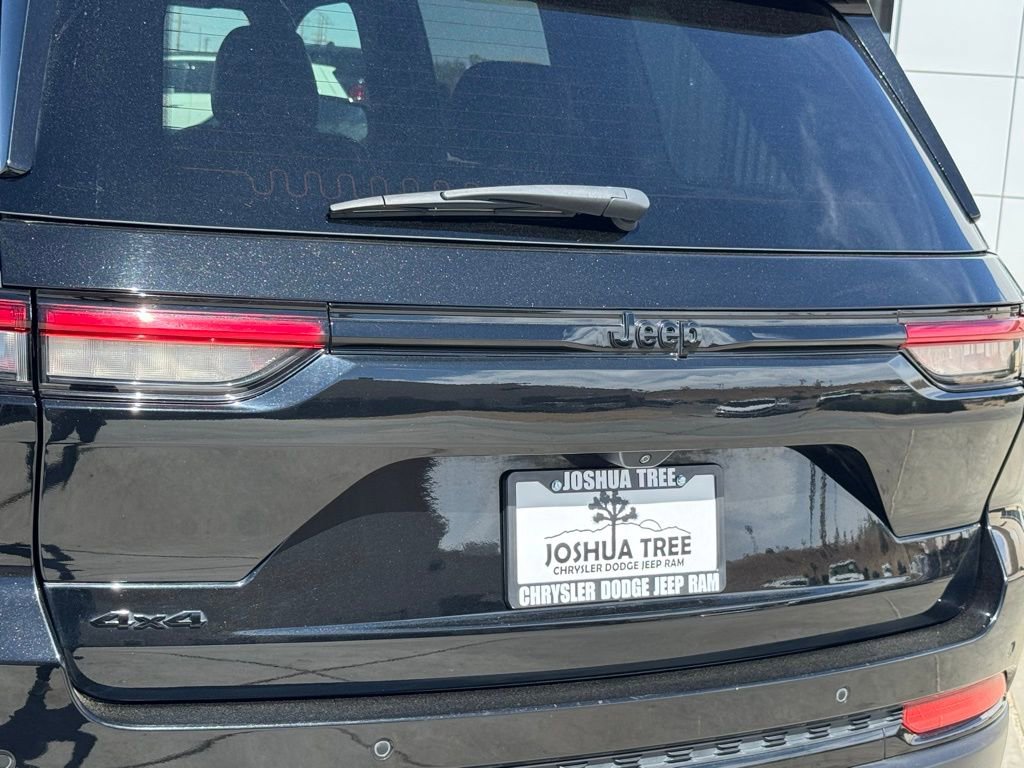 Used 2024 Jeep Grand Cherokee Altitude image 10