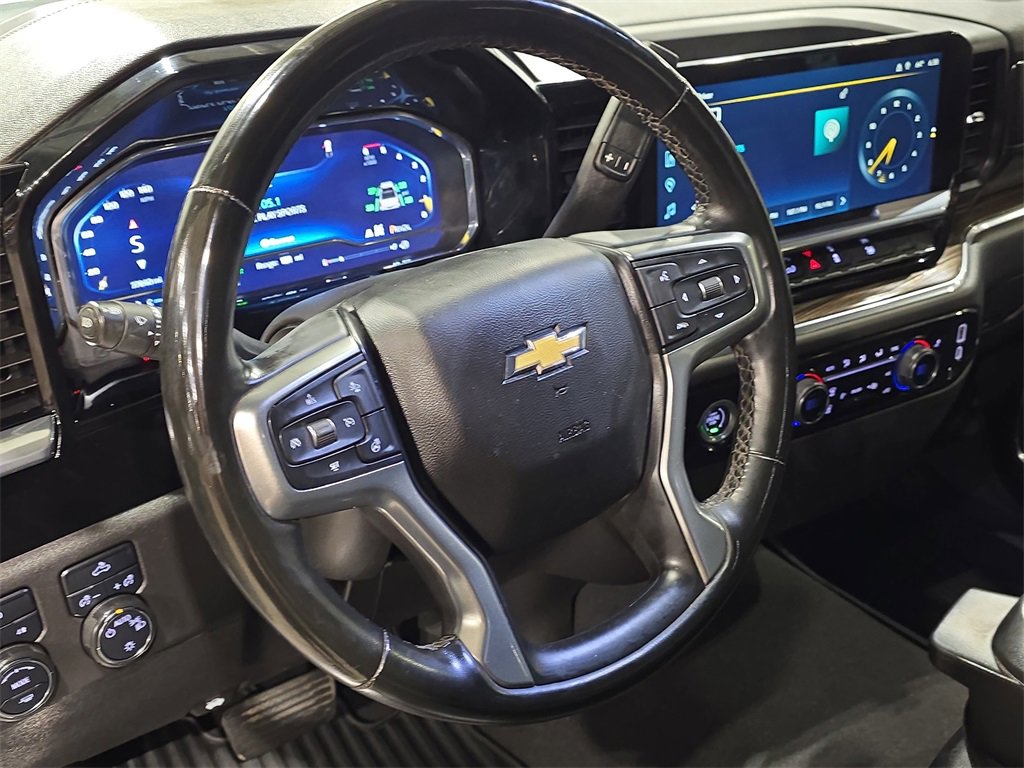 Used 2023 Chevrolet Silverado 1500 LT image 16
