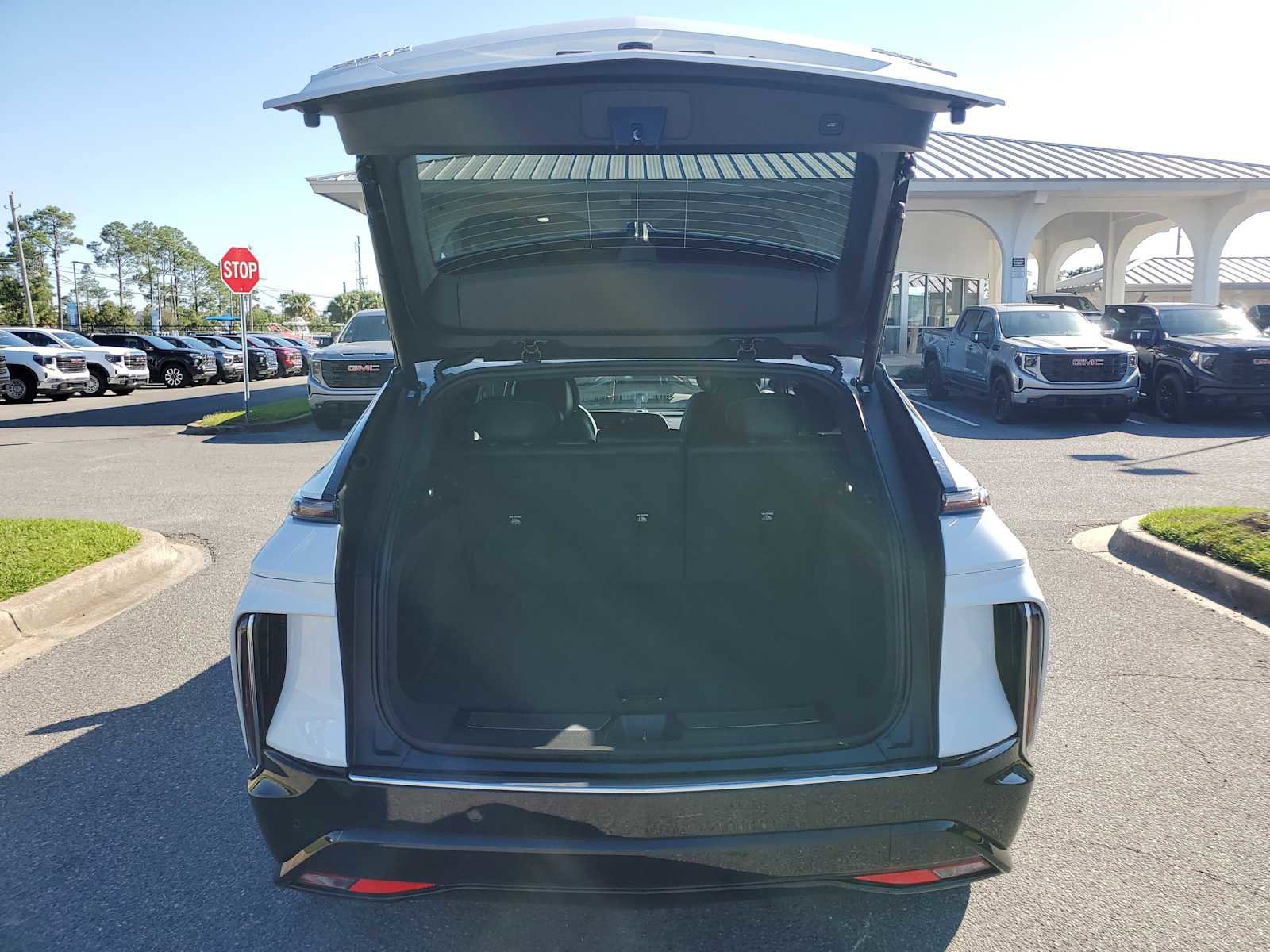 New 2026 Cadillac Lyriq Luxury image 5