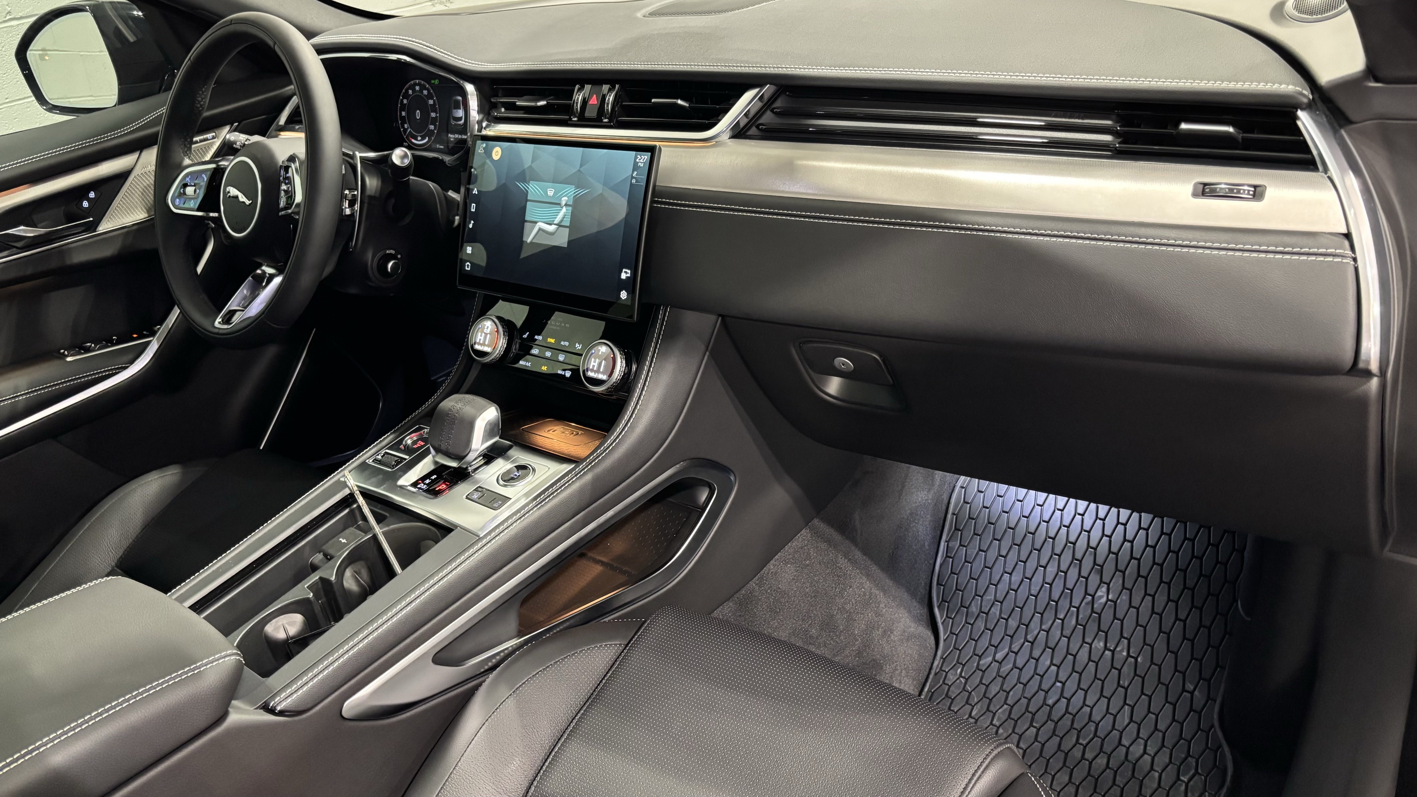 New 2026 Jaguar F-PACE R-Dynamic S AWD/4WD image 4