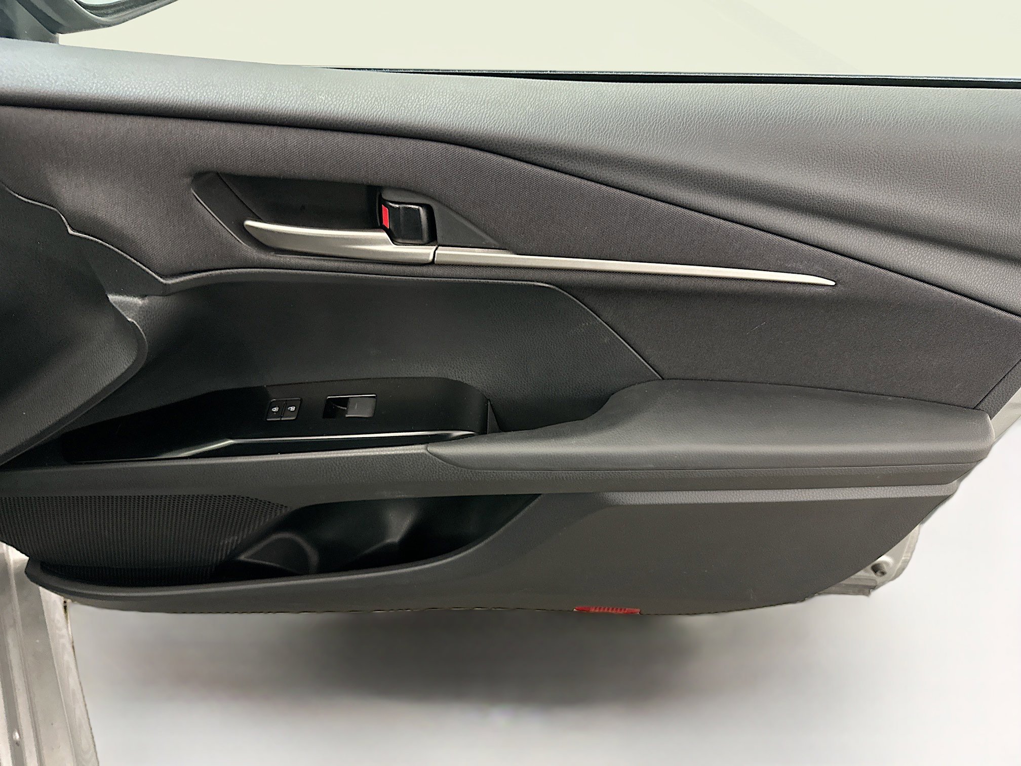 Used 2025 Toyota Camry LE image 33