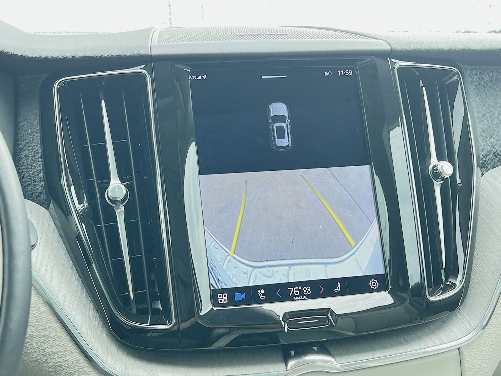 Certified 2023 Volvo XC60 B5 Plus w/ Climate Package image 19