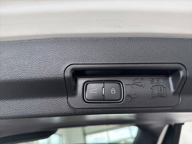 Used 2023 Ford Explorer XLT w/ Equipment Group 202A image 9