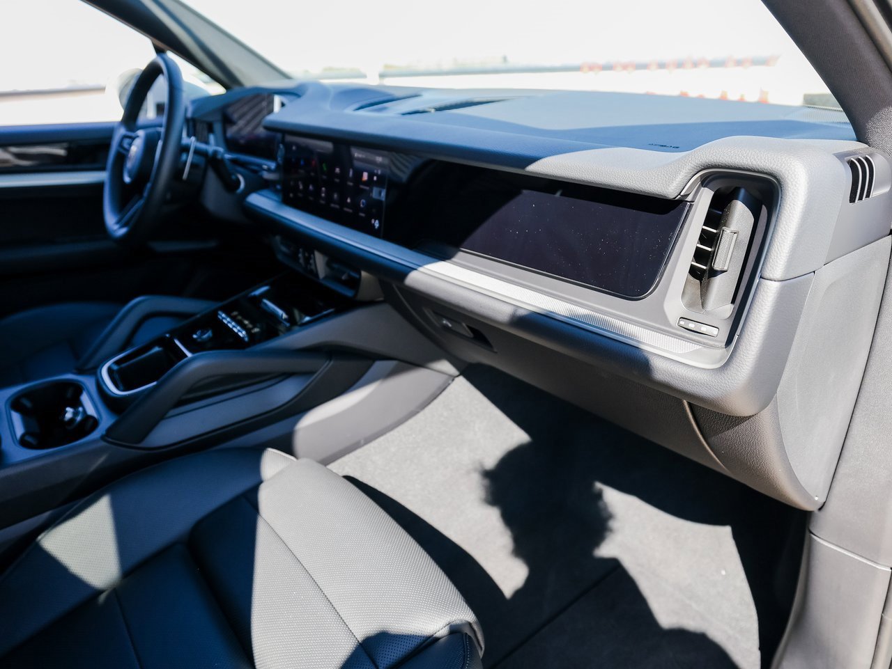 Certified 2025 Porsche Cayenne image 27