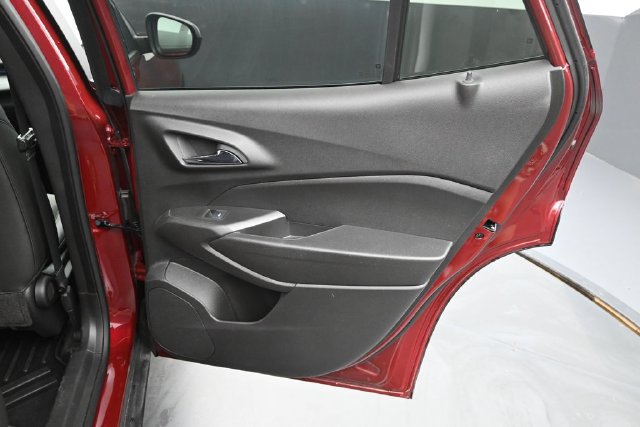 Used 2024 Chevrolet Trax LT w/ Sunroof Package FWD image 16