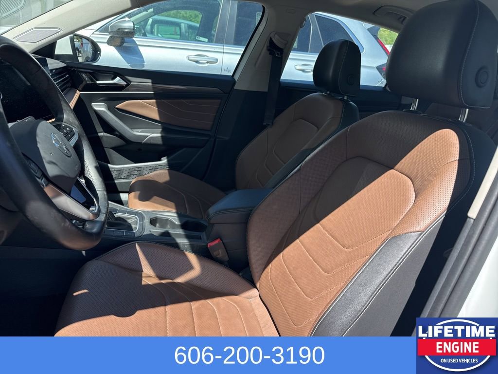 Used 2025 Volkswagen Jetta SEL image 14