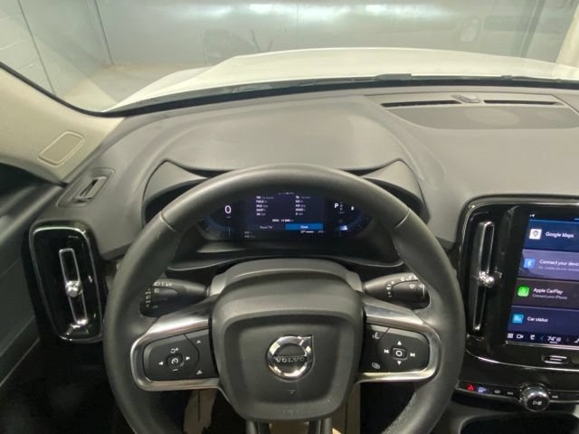 Certified 2025 Volvo XC40 B5 Plus AWD/4WD image 14