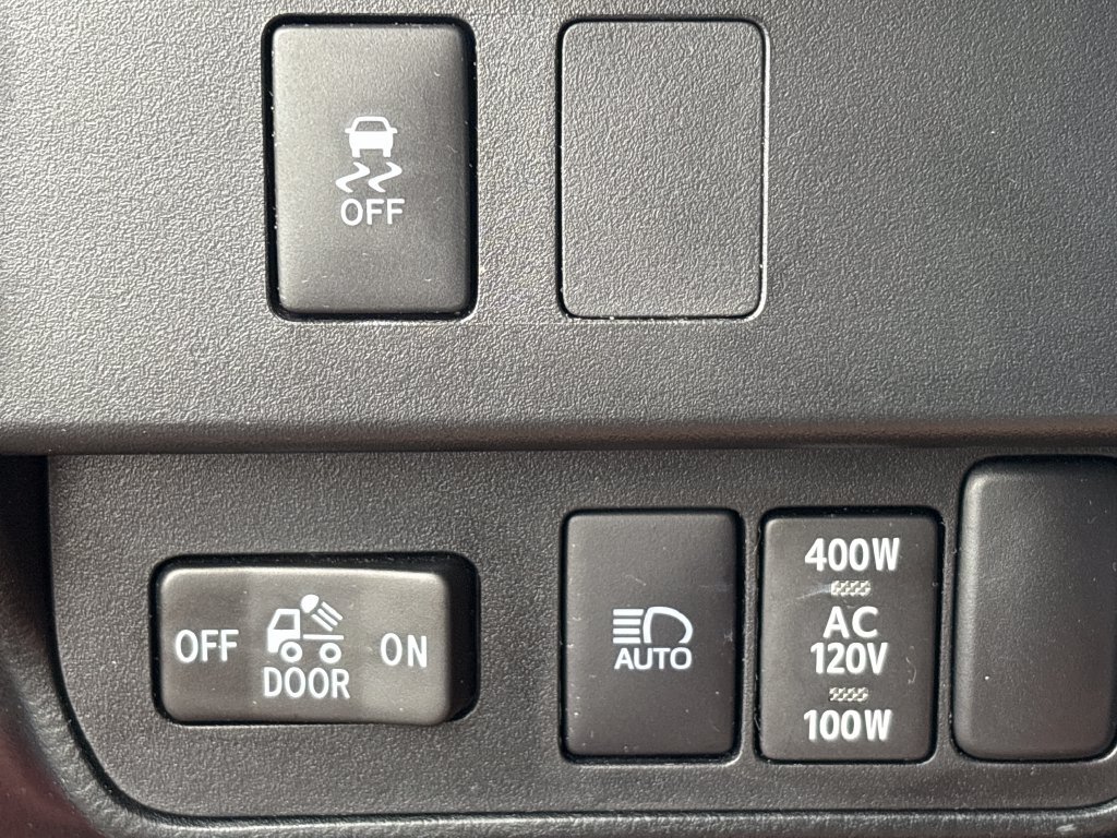 Used 2023 Toyota Tacoma TRD Off-Road w/ Technology Package AWD/4WD image 31