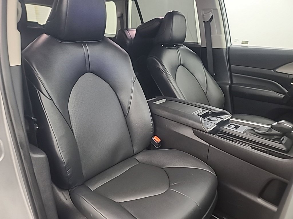 Used 2025 Toyota Grand Highlander AWD image 17