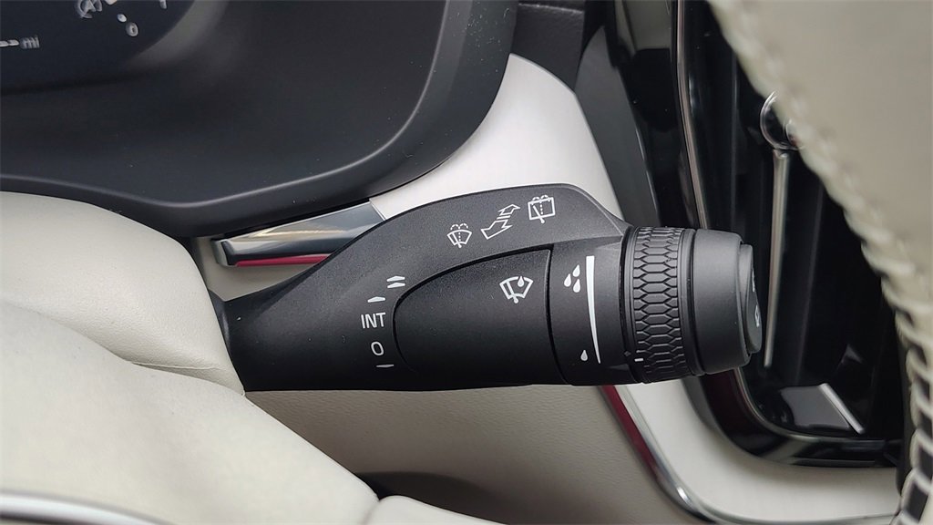 New 2026 Volvo XC60 B5 Ultra w/ Climate Package image 18