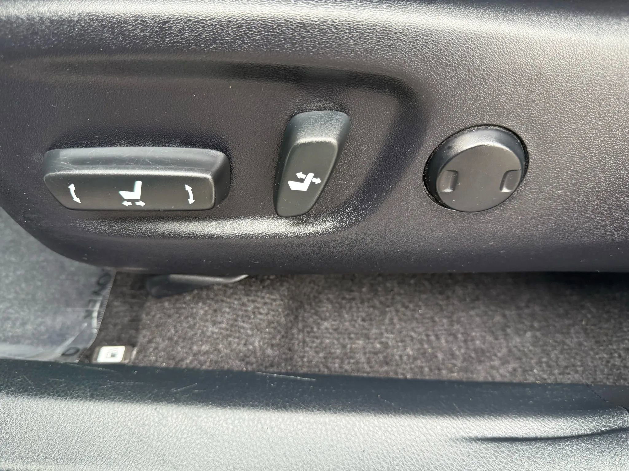 Used 2013 Toyota RAV4 Limited image 18