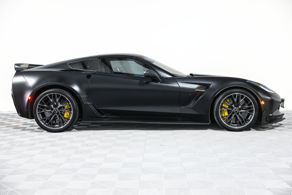Used 2016 Chevrolet Corvette Z06 w/ 3LZ Preferred Equipment Group RWD image 3