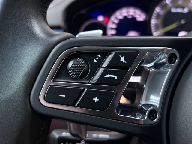Certified 2022 Porsche Cayenne Turbo S AWD/4WD image 16