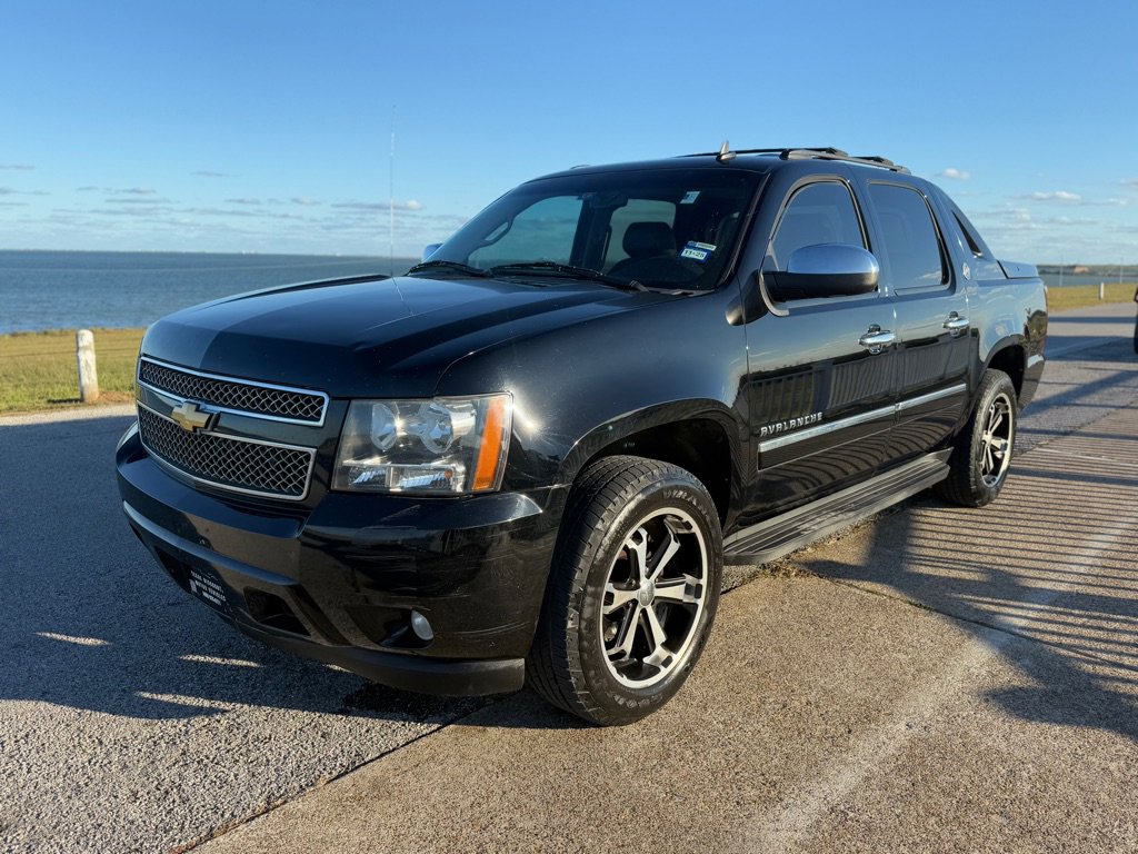 Used 2013 Chevrolet Avalanche LTZ image 1