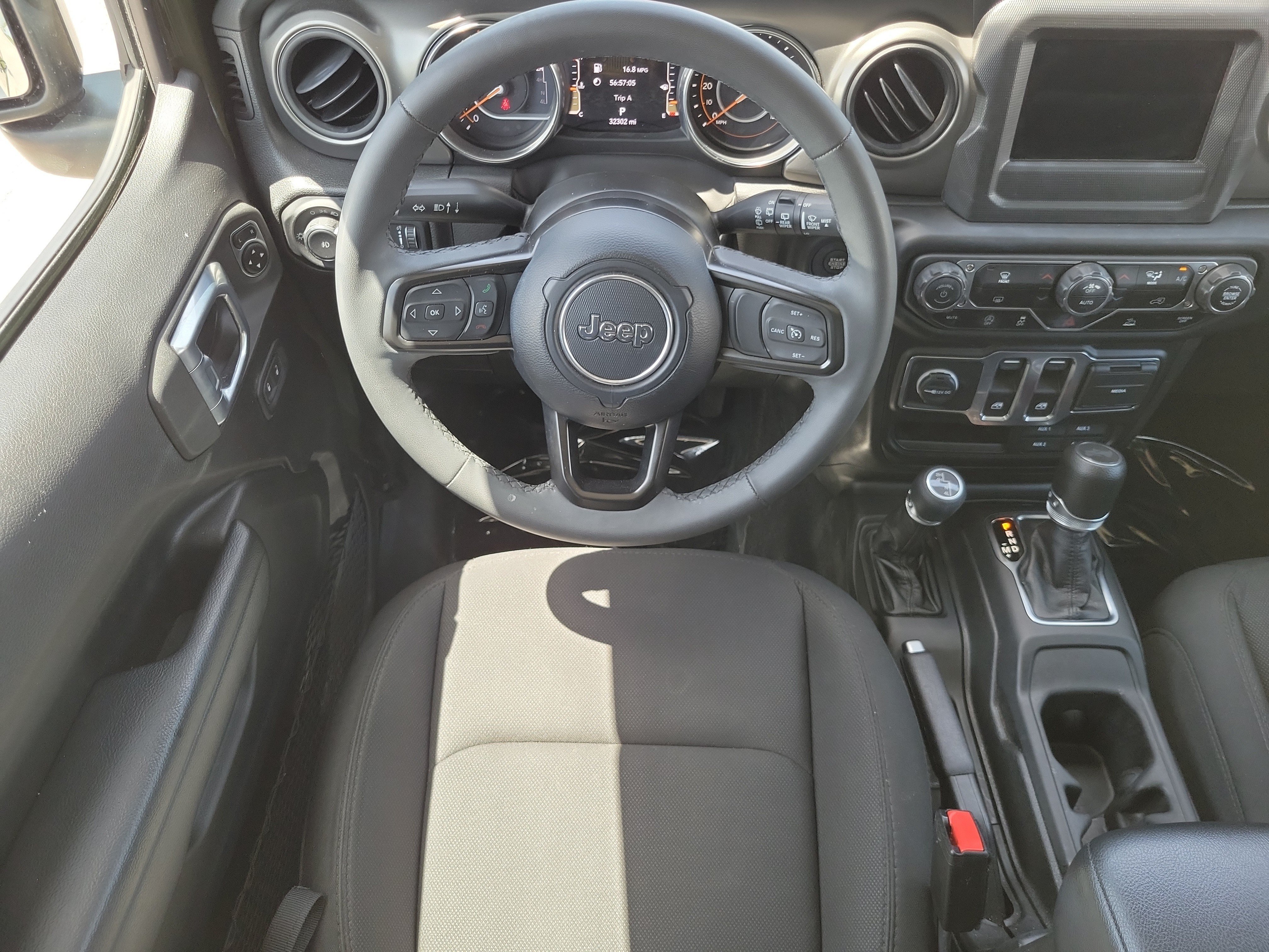 Used 2023 Jeep Wrangler Sport AWD/4WD image 13