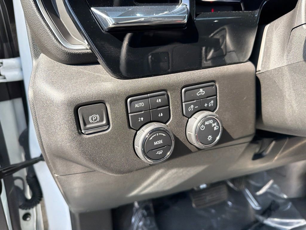 Certified 2023 Chevrolet Silverado 1500 LT w/ Z71 Off-Road Package AWD/4WD image 18