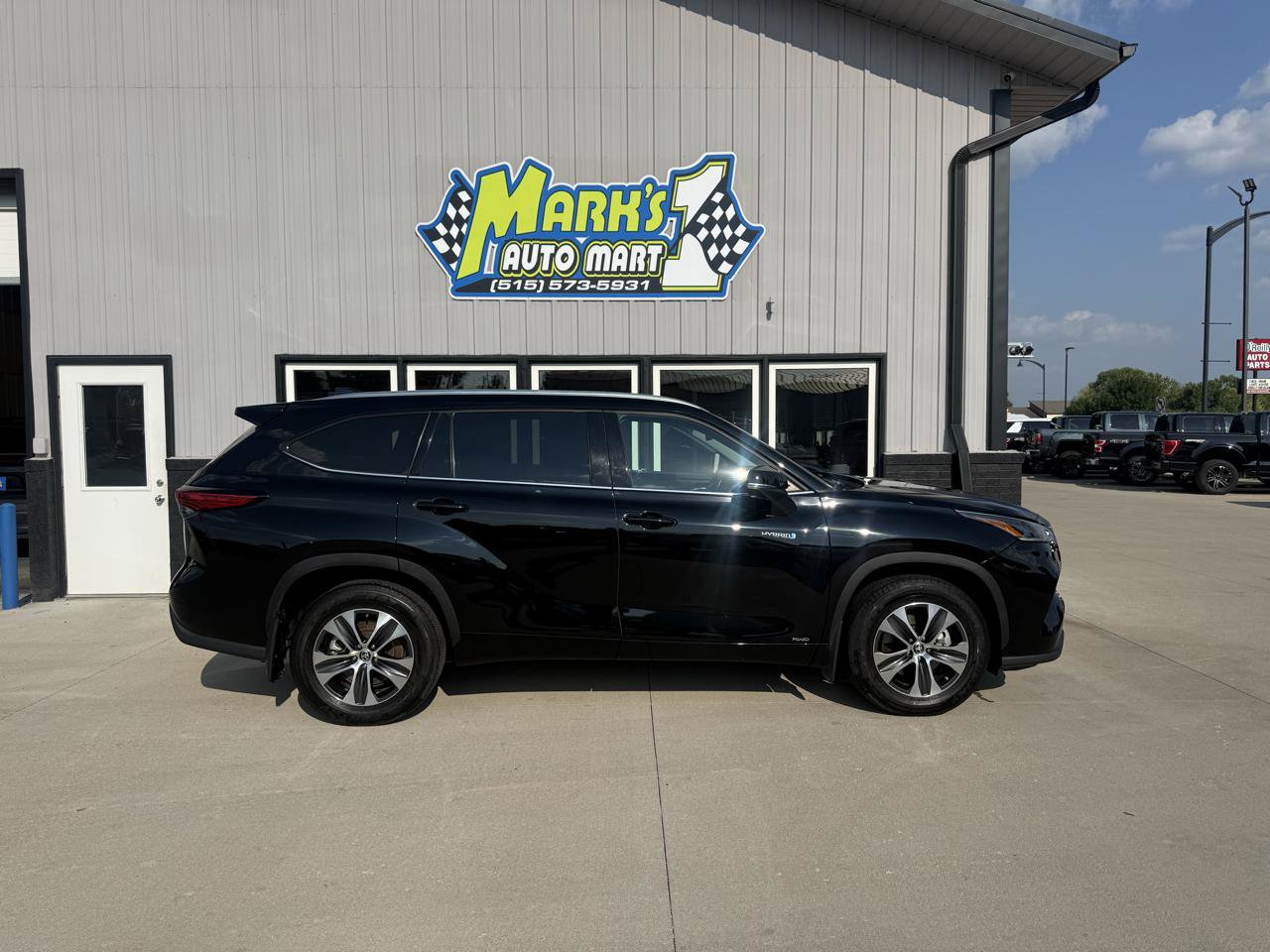 Used 2021 Toyota Highlander XLE AWD/4WD image 7