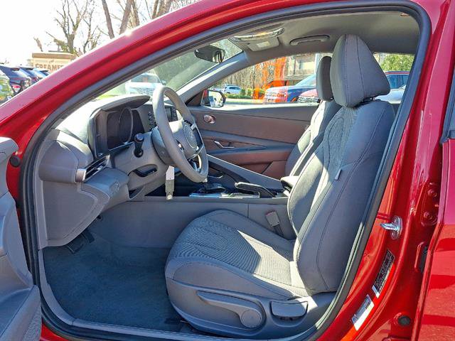 Certified 2023 Hyundai Elantra SE FWD image 11