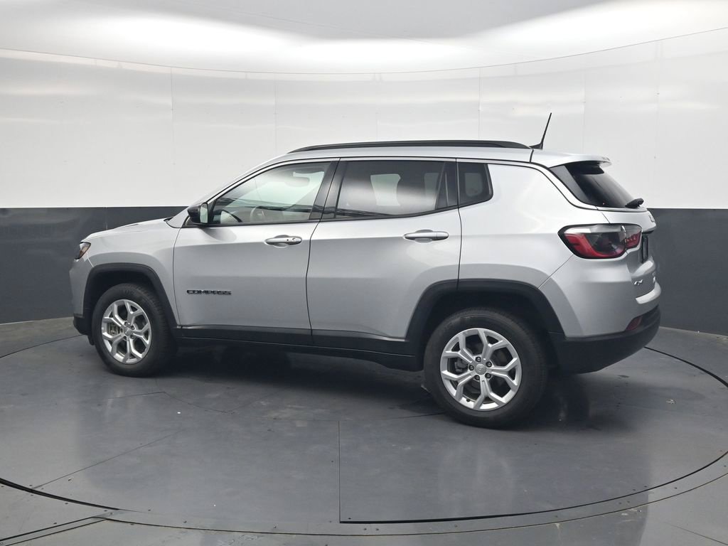 Used 2024 Jeep Compass Latitude AWD/4WD image 8