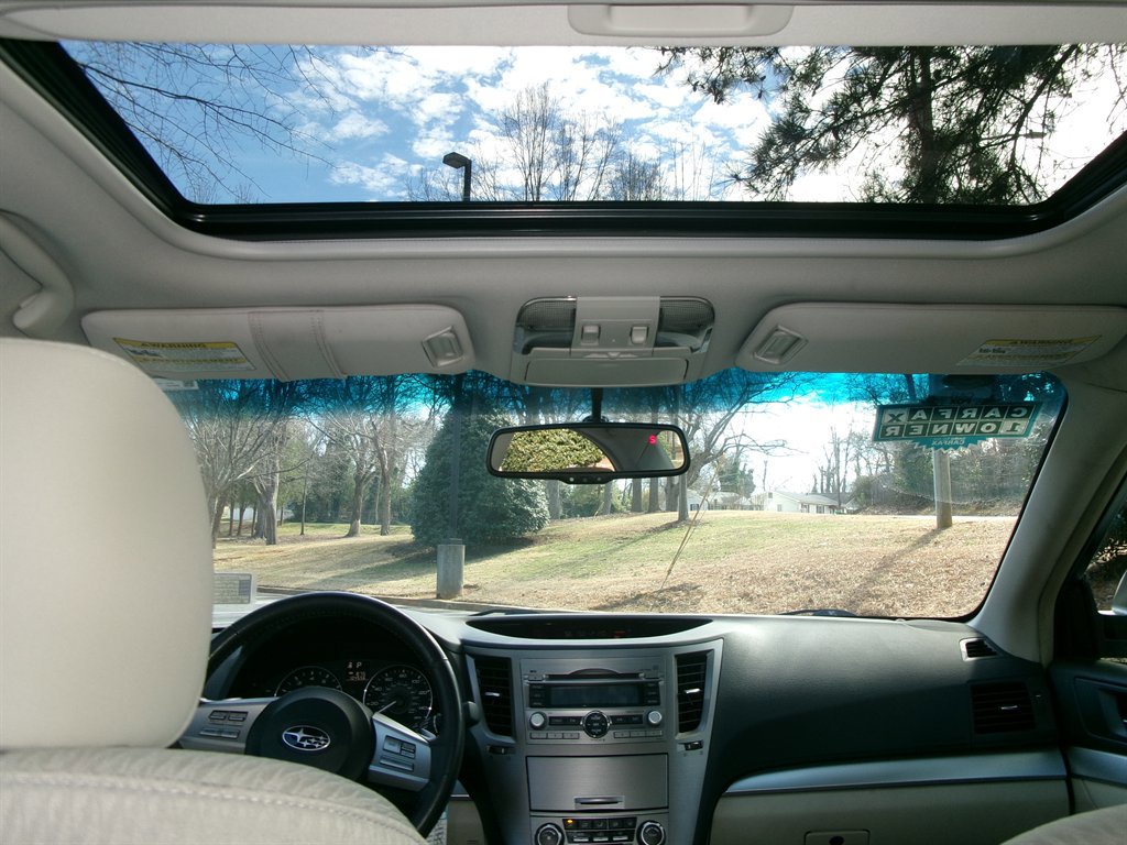 Used 2011 Subaru Legacy 2.5i Premium image 12