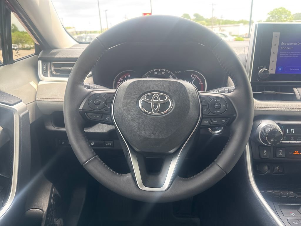 Used 2025 Toyota RAV4 XLE w/ Convenience Package image 25