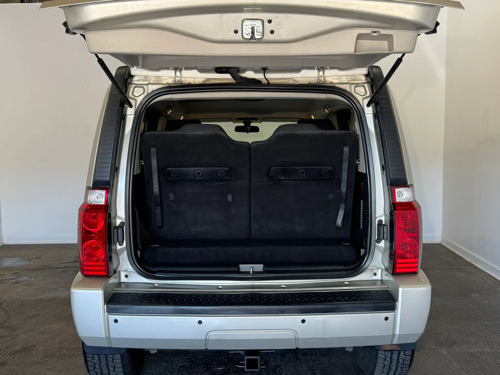 Used 2008 Jeep Commander Sport AWD/4WD image 26