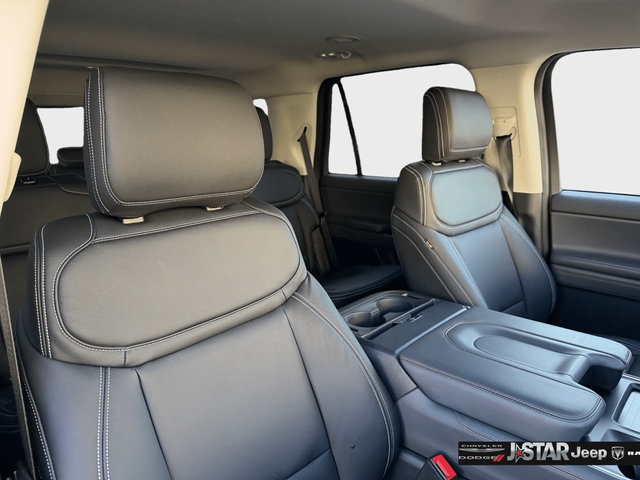 Used 2025 Ford Expedition Active AWD/4WD image 13