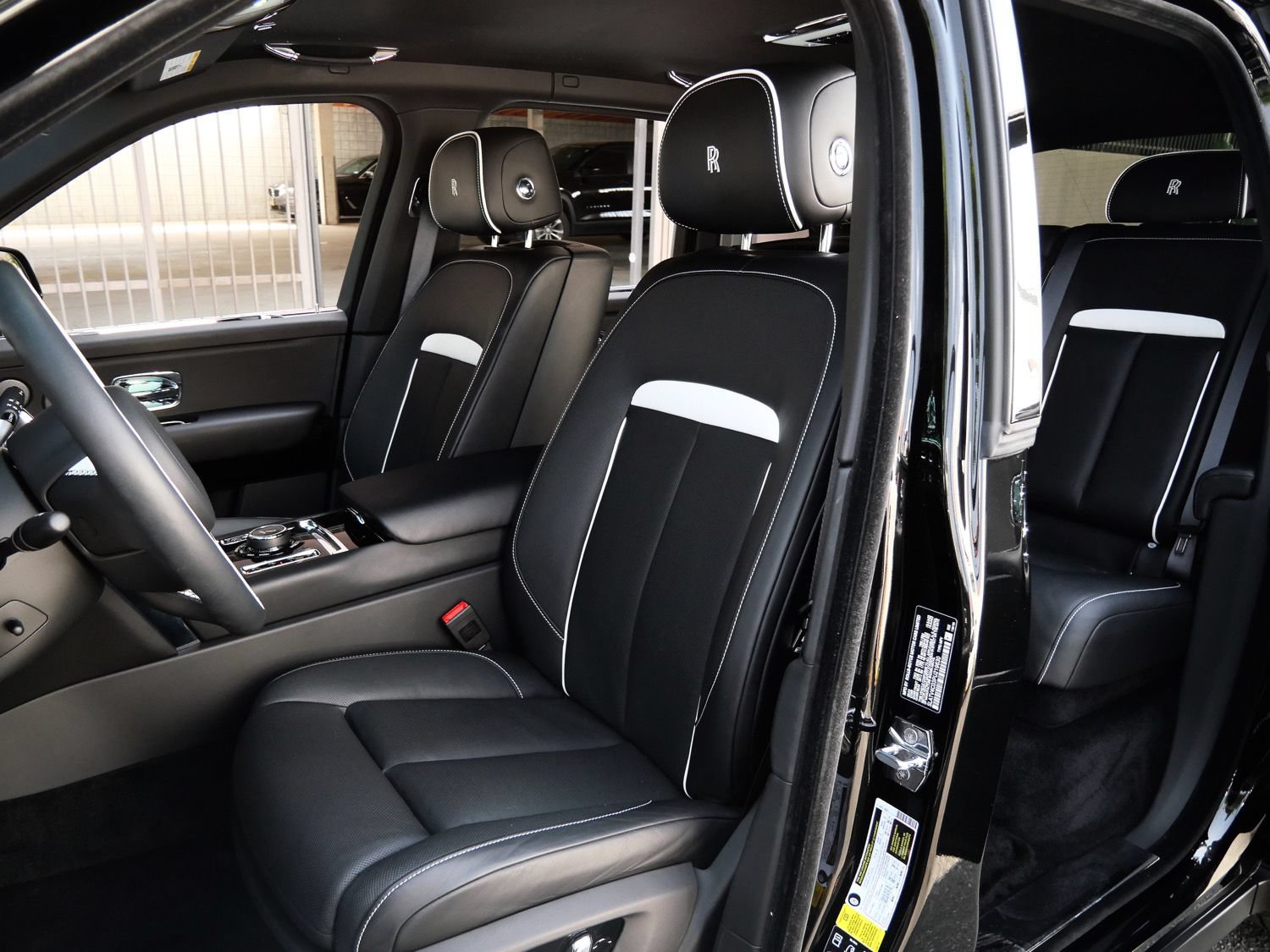 Used 2023 Rolls-Royce Cullinan AWD/4WD image 29