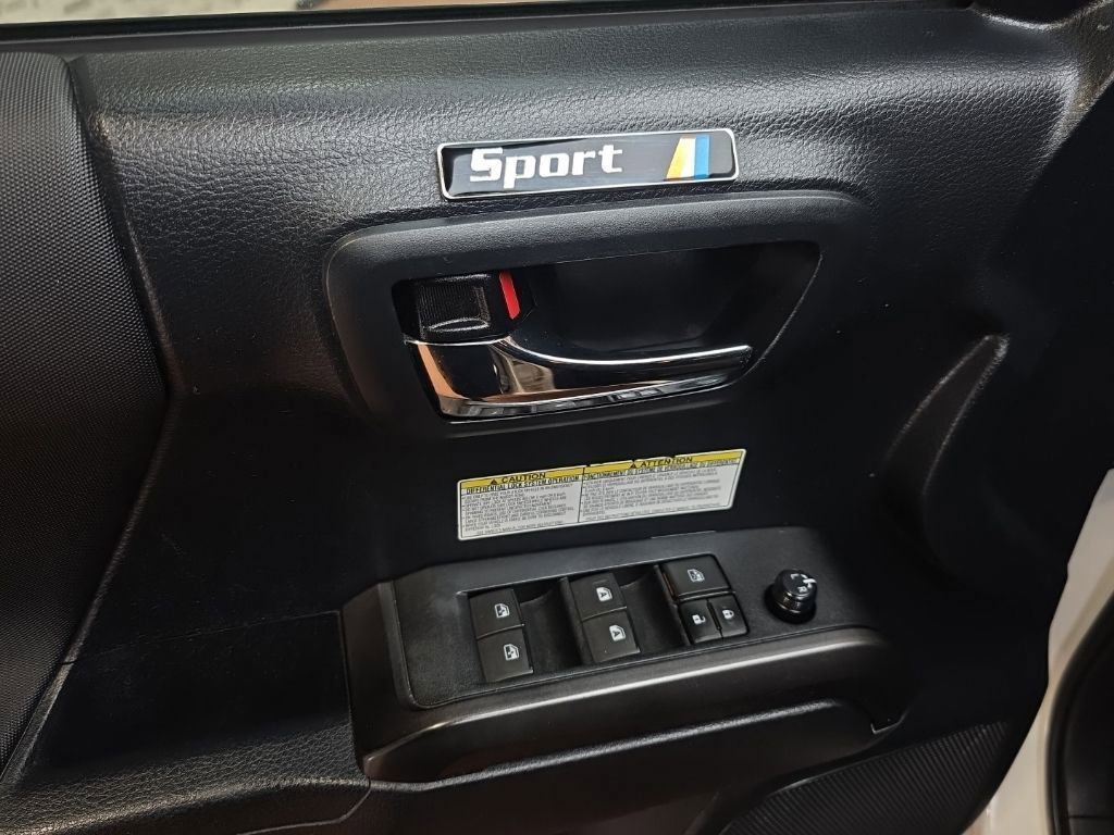 Used 2019 Toyota Tacoma TRD Off-Road image 2
