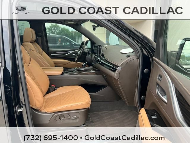 Certified 2022 Cadillac Escalade Premium Luxury AWD/4WD image 7