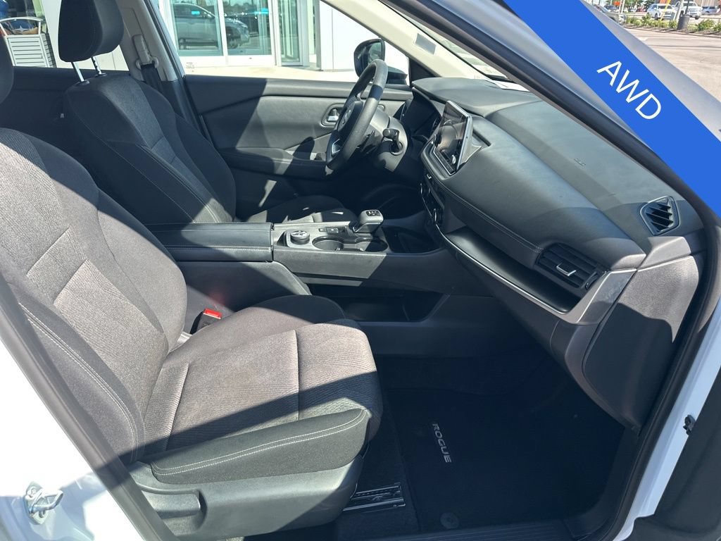 Used 2024 Nissan Rogue SV AWD/4WD image 7