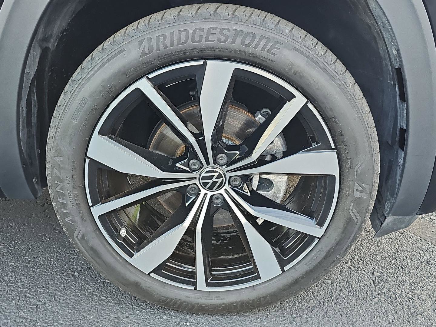 Used 2025 Volkswagen Atlas SEL Premium R-Line image 9