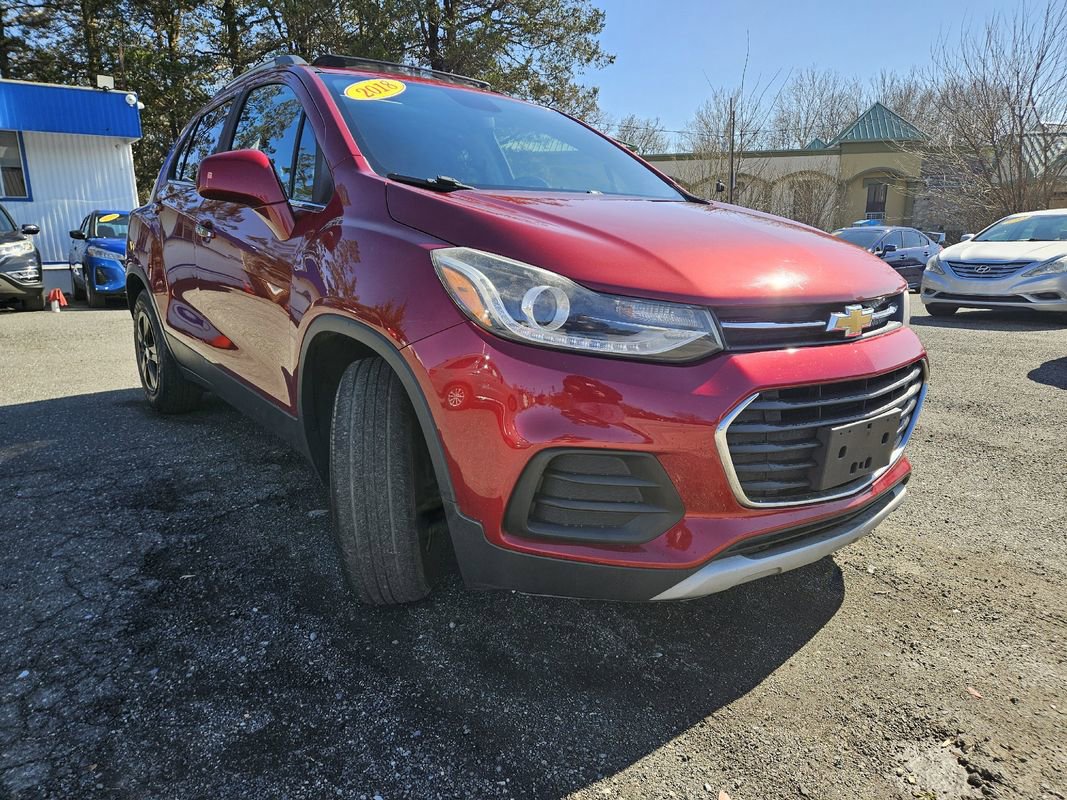 Used 2018 Chevrolet Trax LT w/ Sun & Sound Package image 7